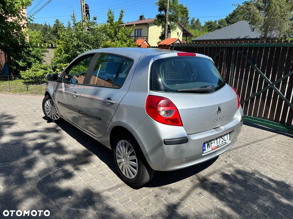 Renault Clio - 10