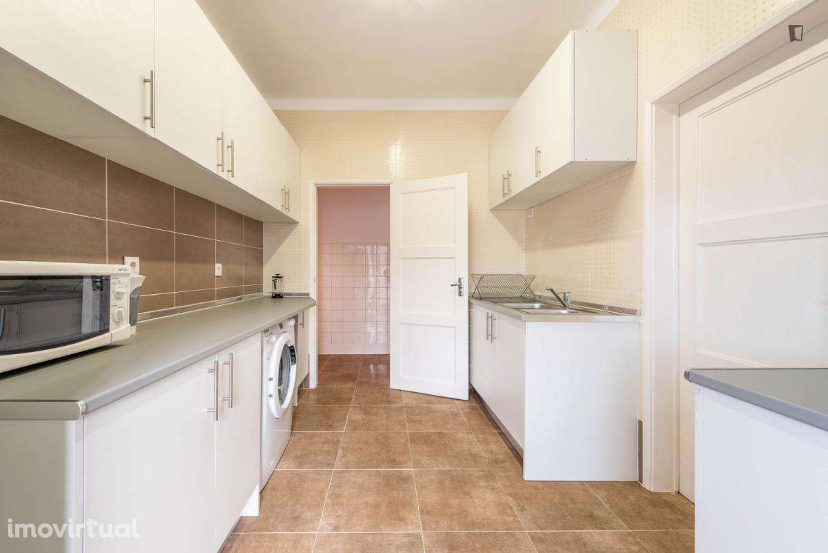 Quarto - localizado em Telheiras Lisbon - Grande imagem: 4/13