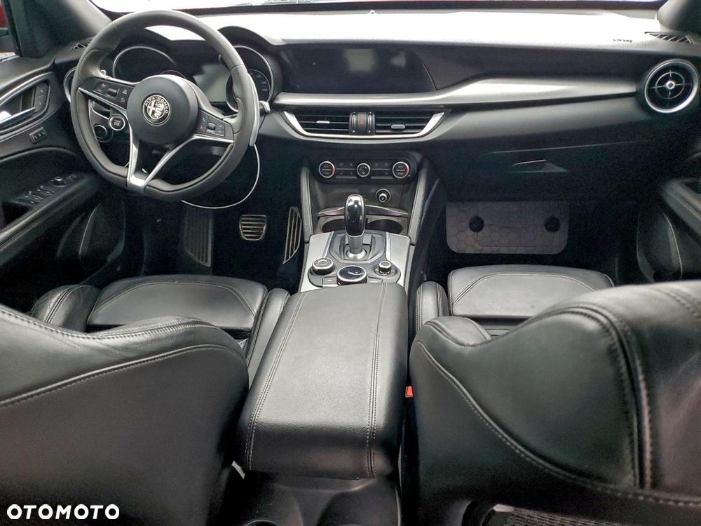 Alfa Romeo Stelvio - 8