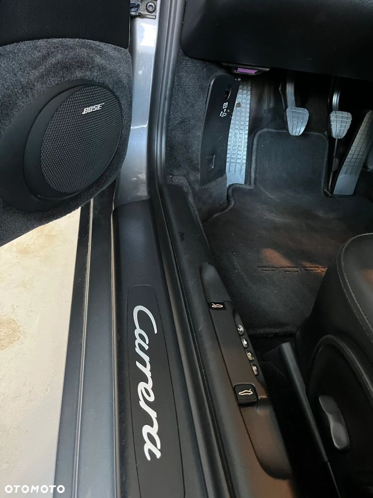 Porsche 911 Carrera - 16