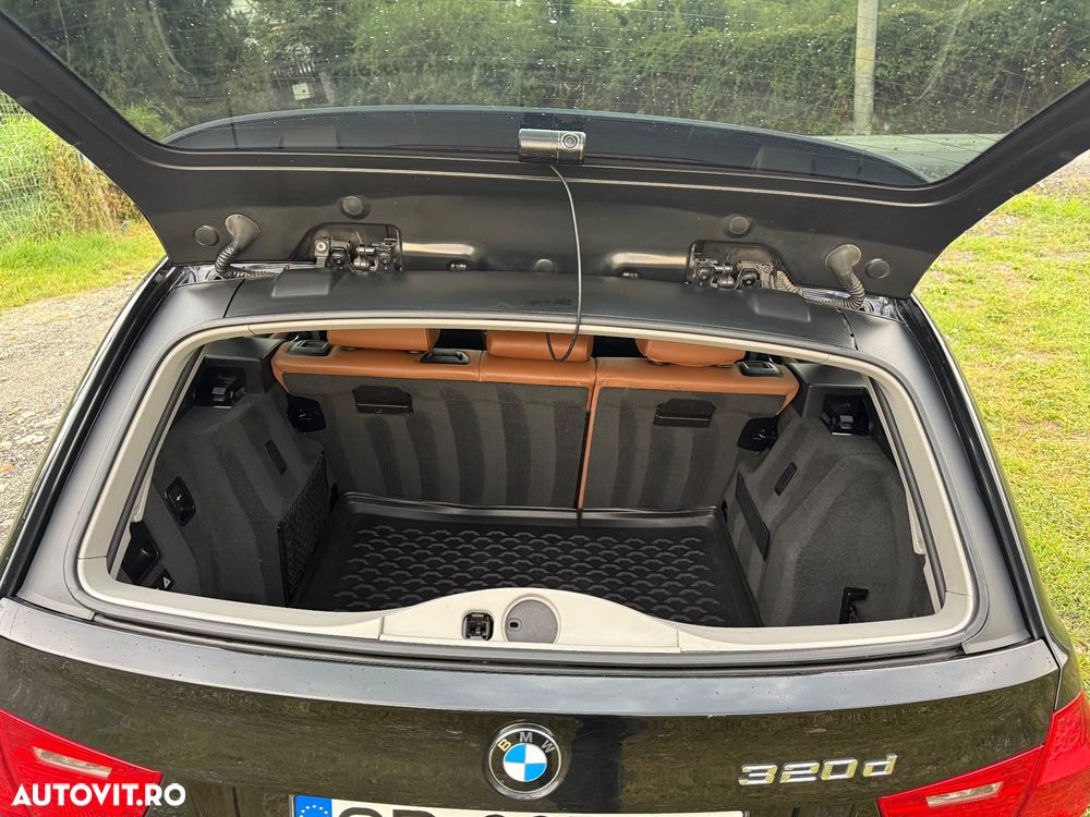 BMW Seria 3 320d xDrive DPF Touring Aut. - 14