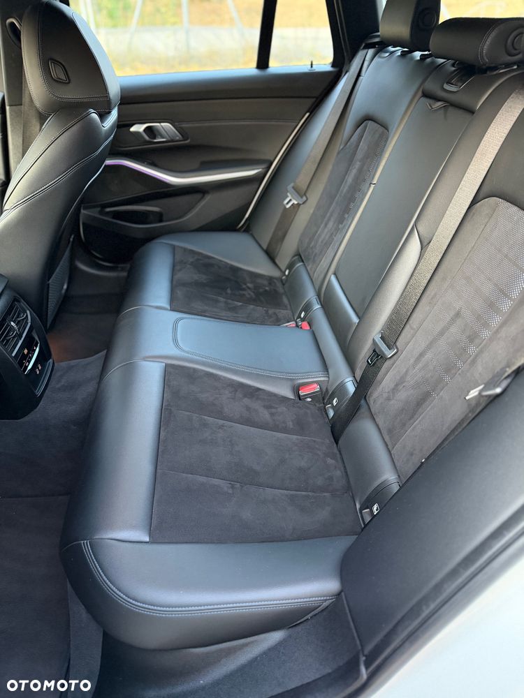 BMW Seria 3 320i M Sport - 25