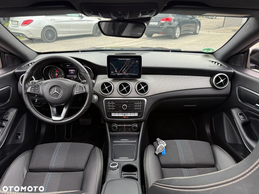 Mercedes-Benz CLA 220 4Matic 7G-DCT AMG Line - 2