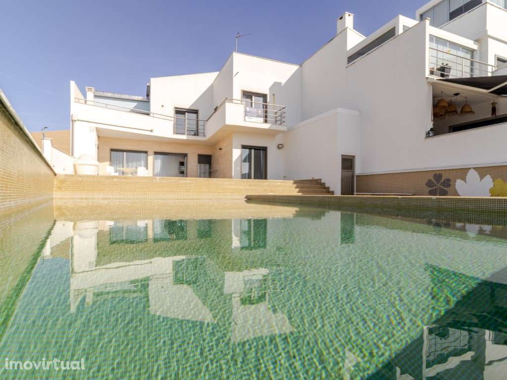 Moradia T5 com piscina a 50 metros da praia - Grande imagem: 3/23