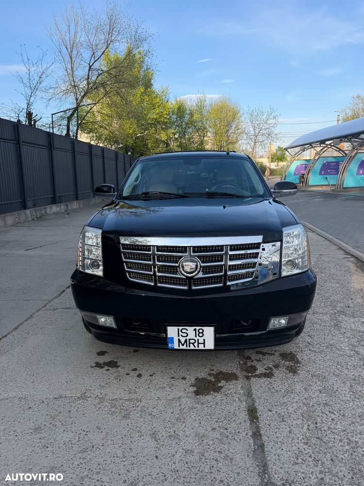 Cadillac Escalade - 1