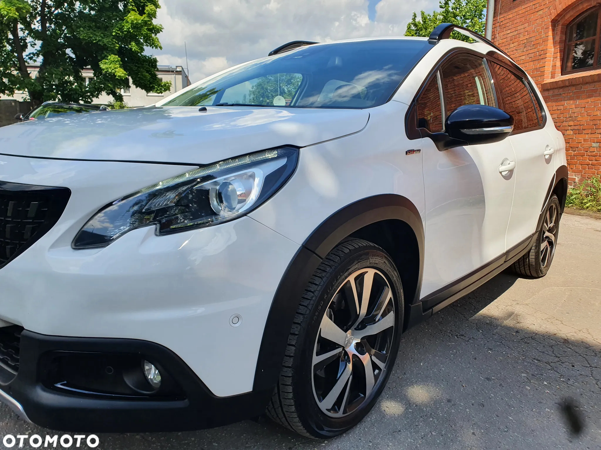Peugeot 2008 - 8