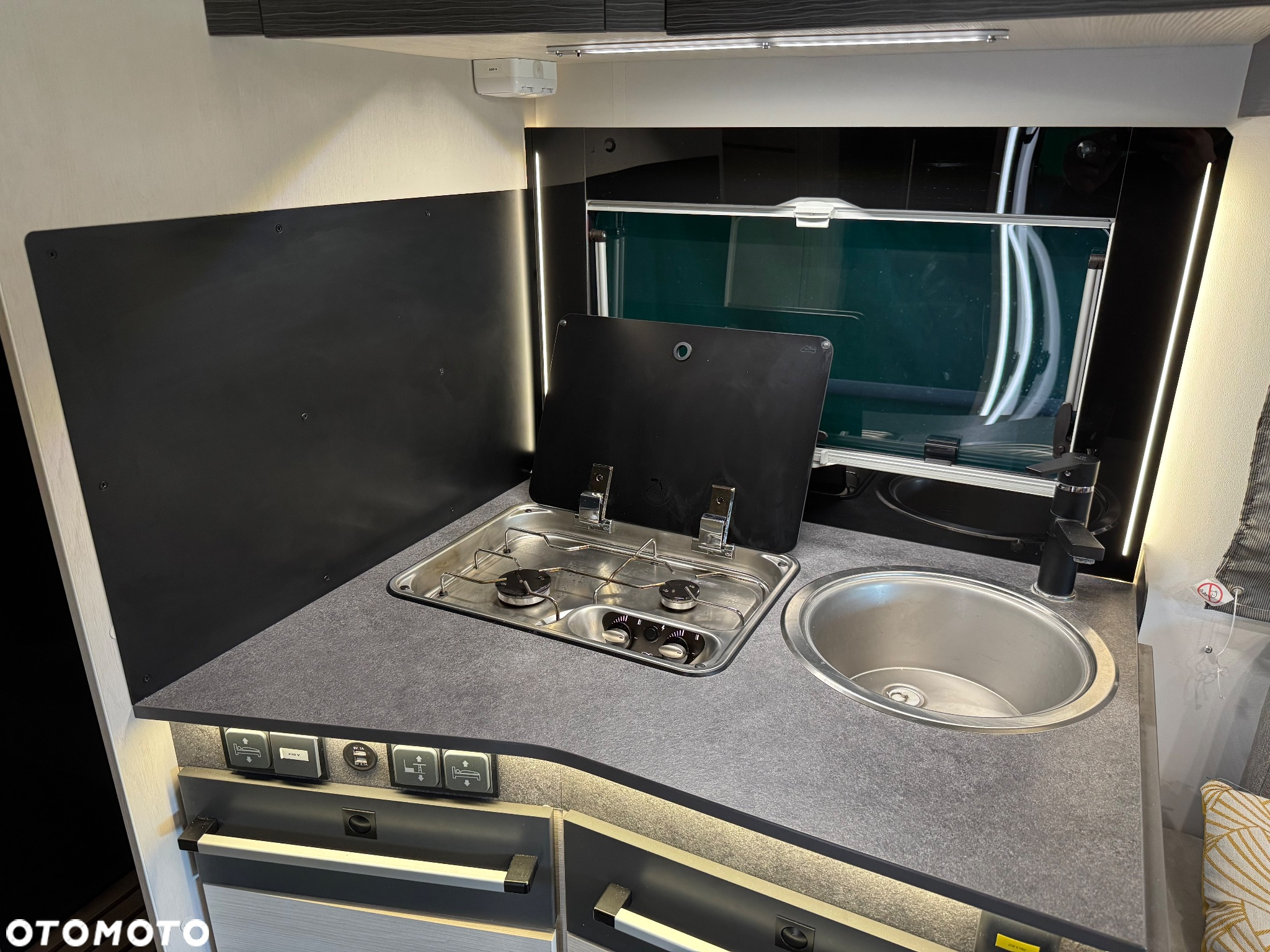 Ford Chausson 720 Titanium Premium - 16