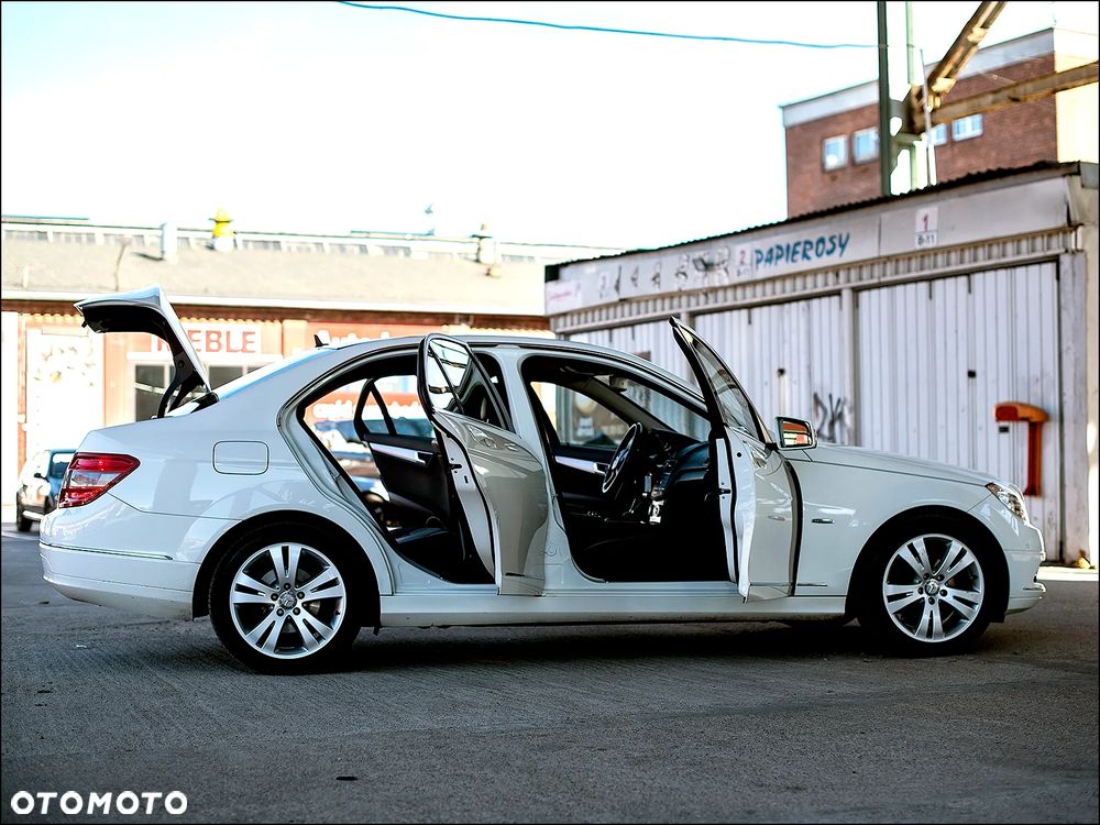 Mercedes-Benz Klasa C 180 BlueEFFICIENCY 7G-TRONIC Avantgarde - 13