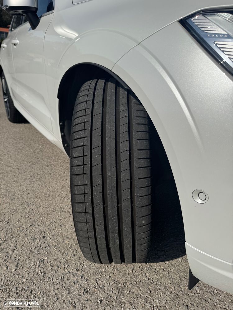 Volvo XC 60 2.0 T8 PHEV R-Design AWD - 41