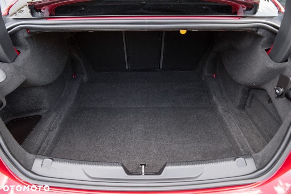 Jaguar XE - 32