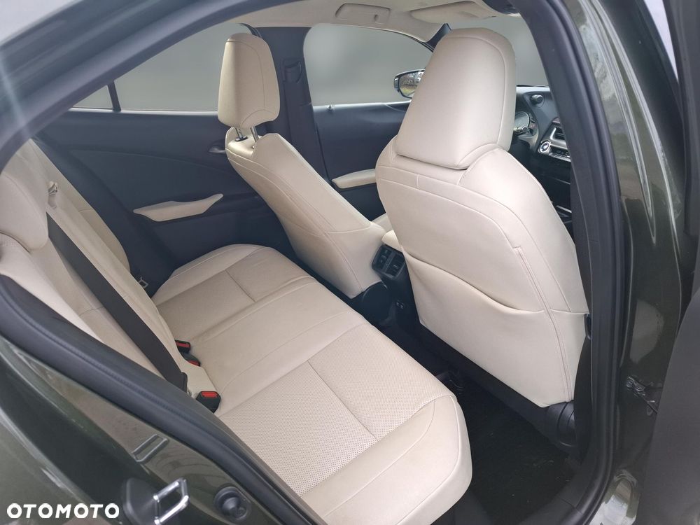 Lexus UX - 16