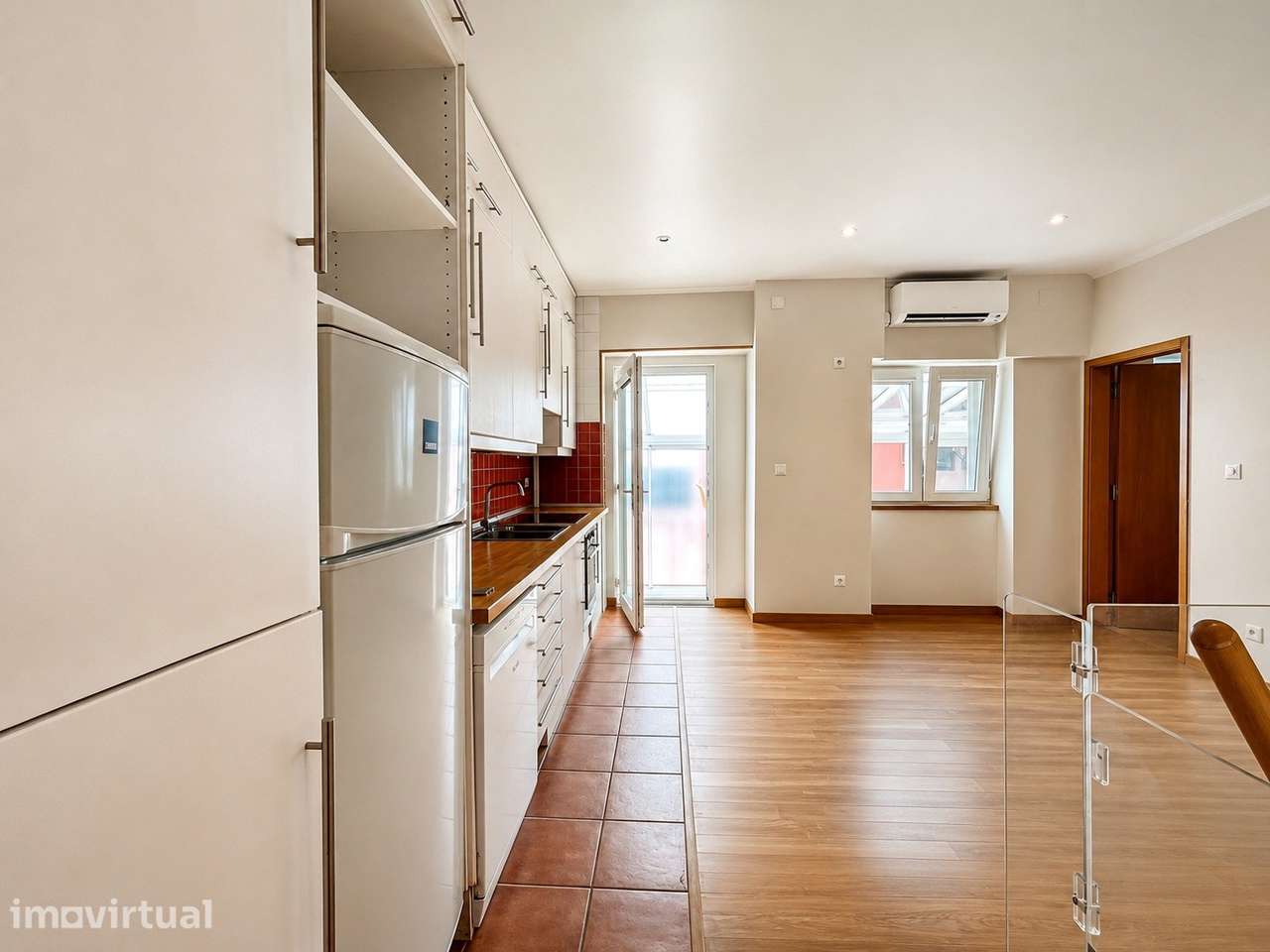 T1+1 pronto a habitar, localizado na Calçada dos Mestres, em Campolide - Grande imagem: 2/18