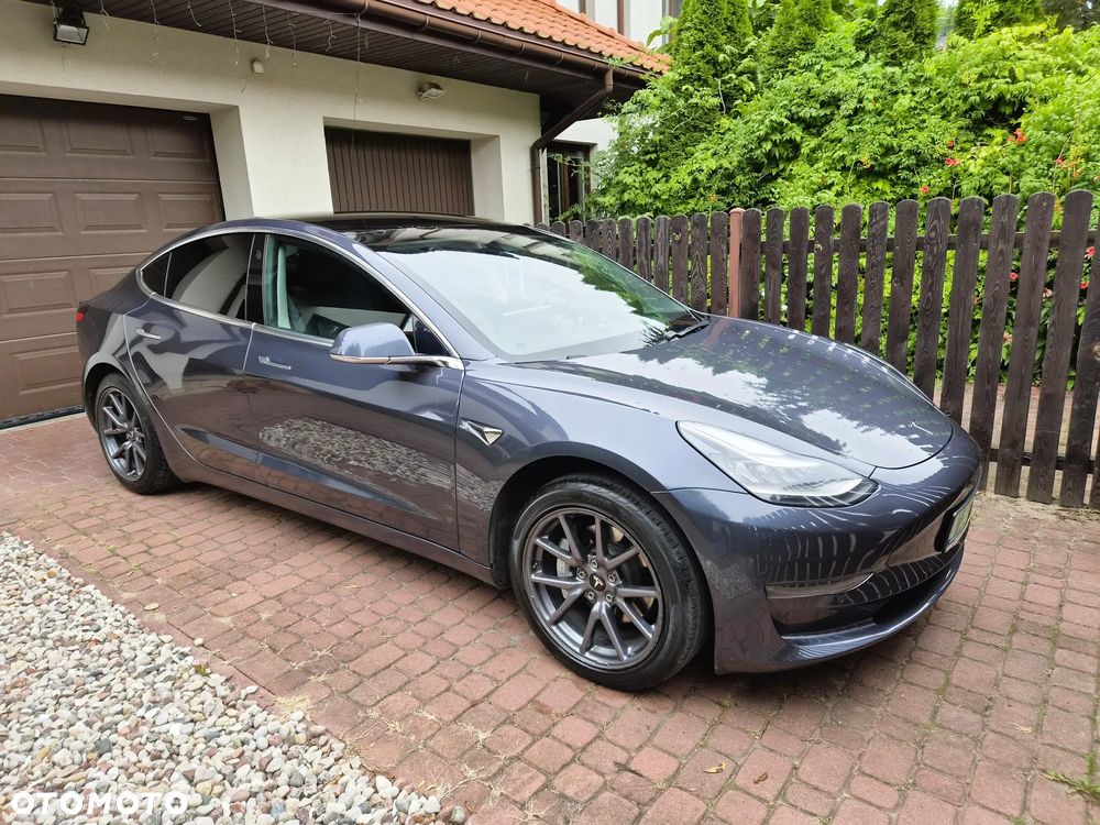 Tesla Model 3 - 1