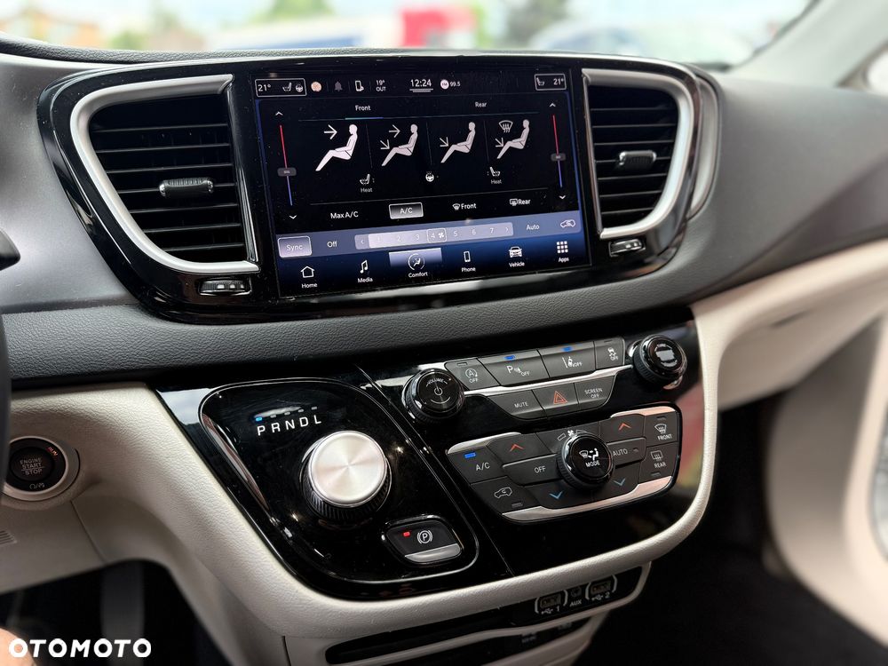 Chrysler Pacifica - 23