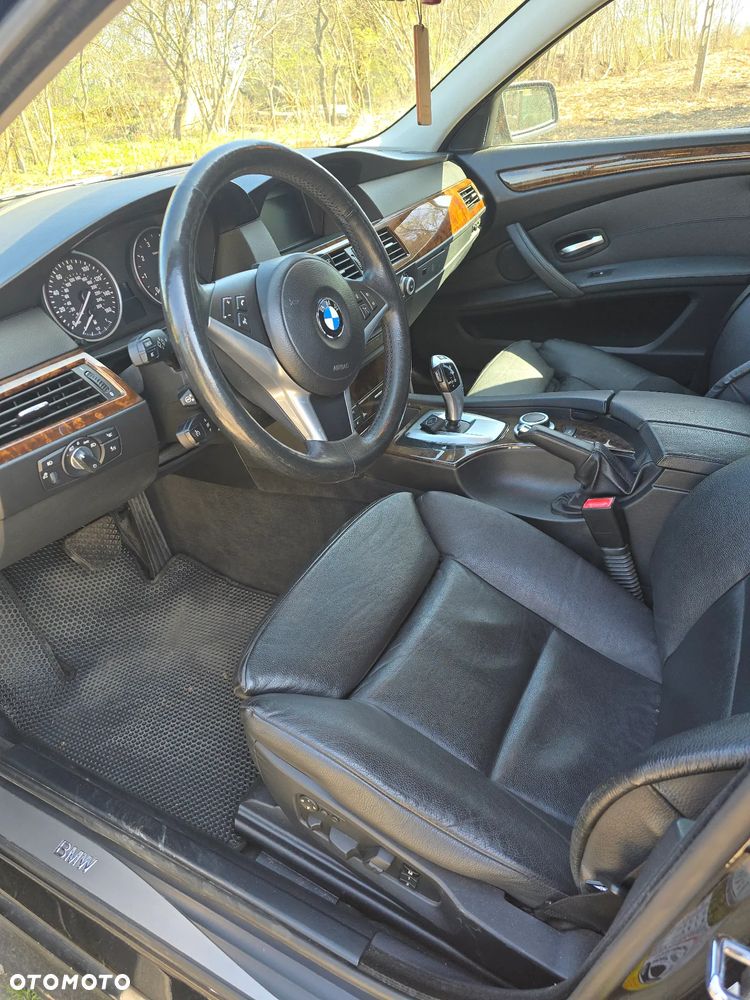 BMW Seria 5 550i - 5
