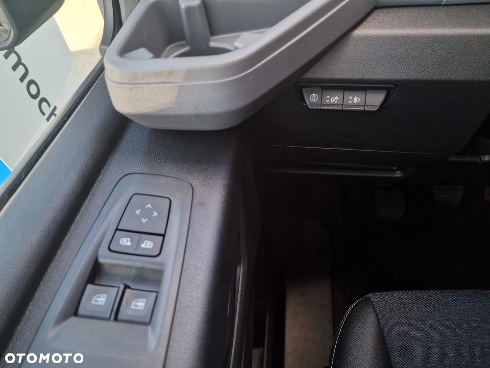 Nissan Interstar - 26