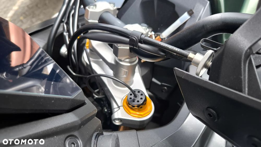 Suzuki GSX 1000 - 14