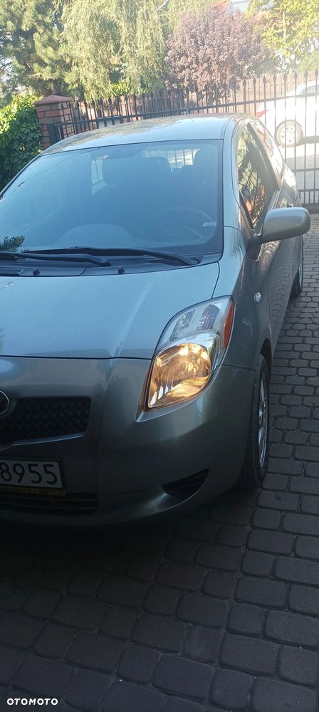 Toyota Yaris 1.5 - 9