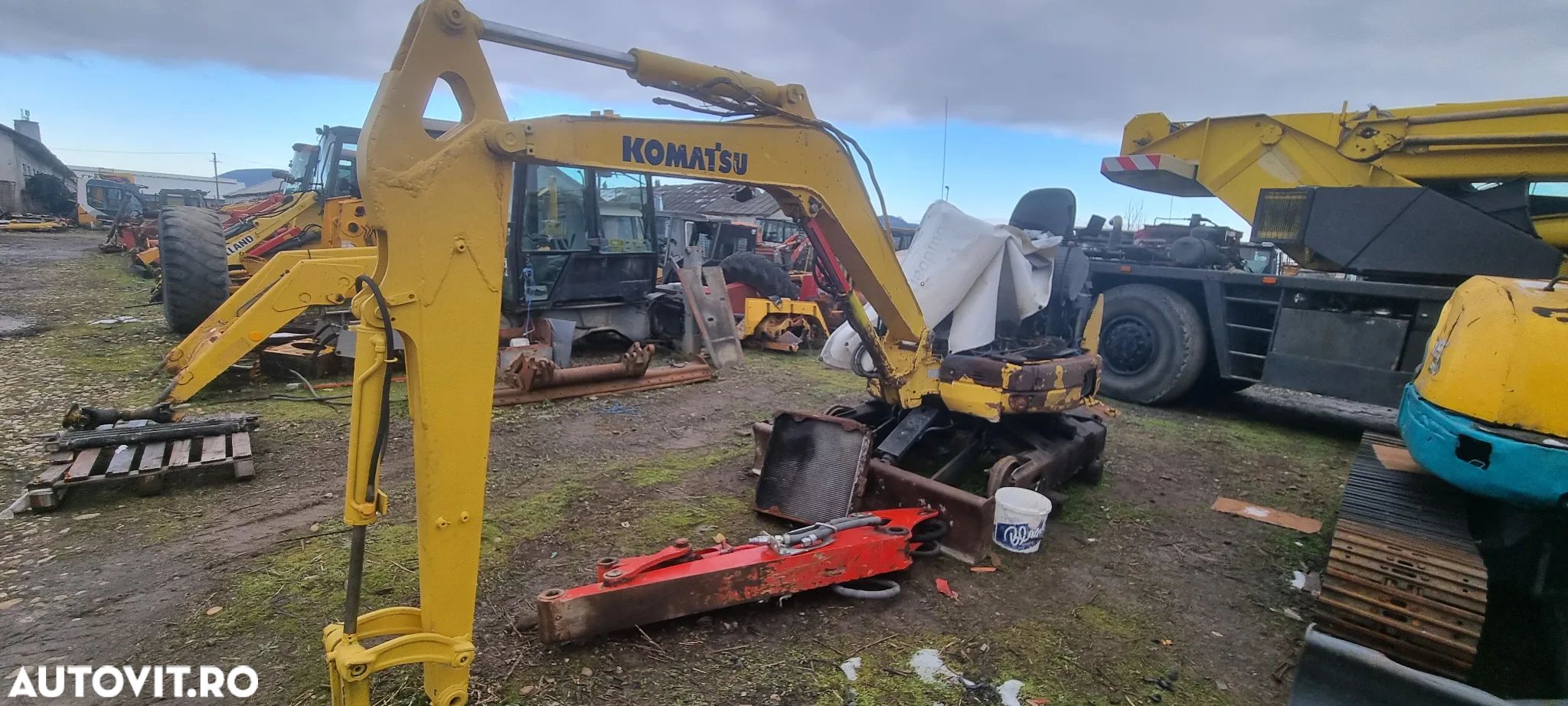 dezmembrez KOMATSU PC30 - 1