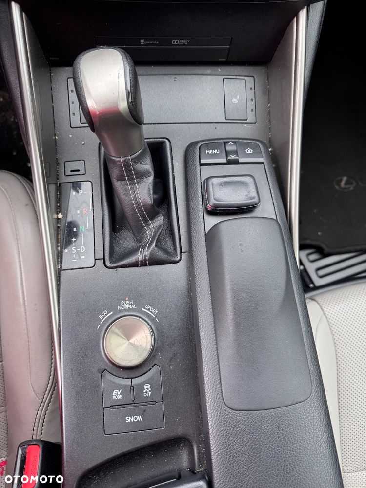 Lexus IS 300h Elegance - 16