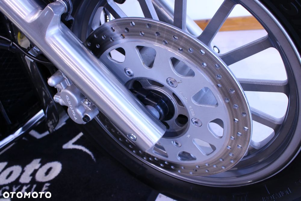 Suzuki Intruder - 34