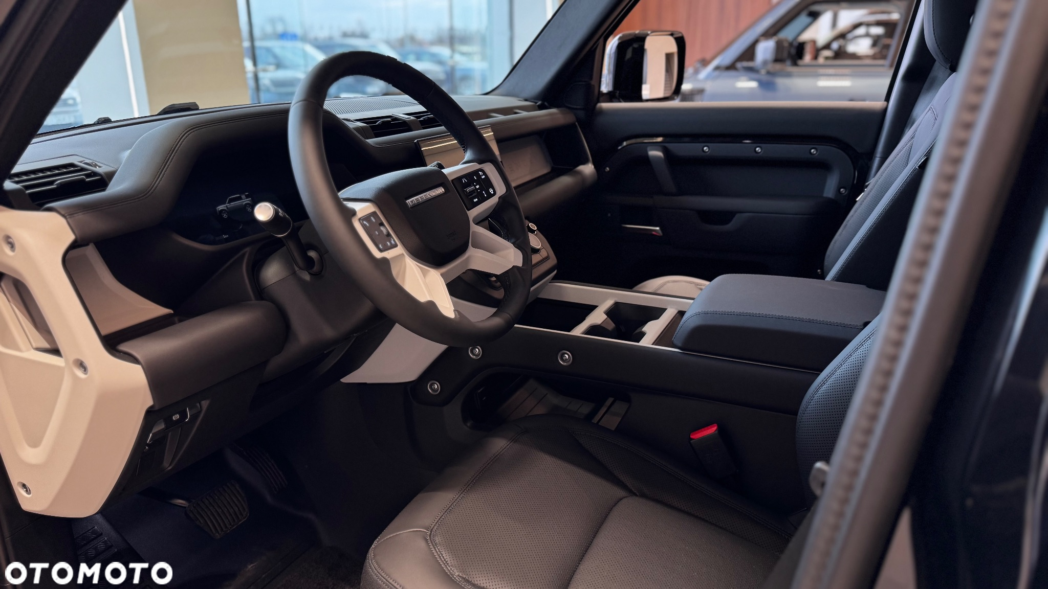 Land Rover Defender - 6