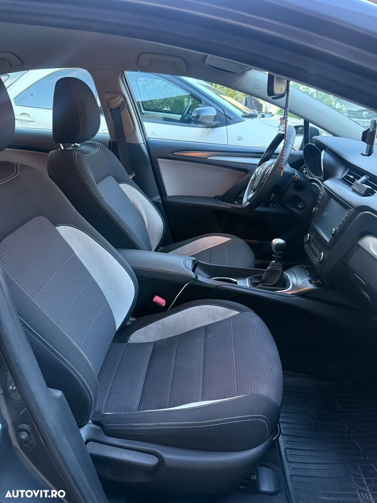 Toyota Avensis 1.8 Executive - 6