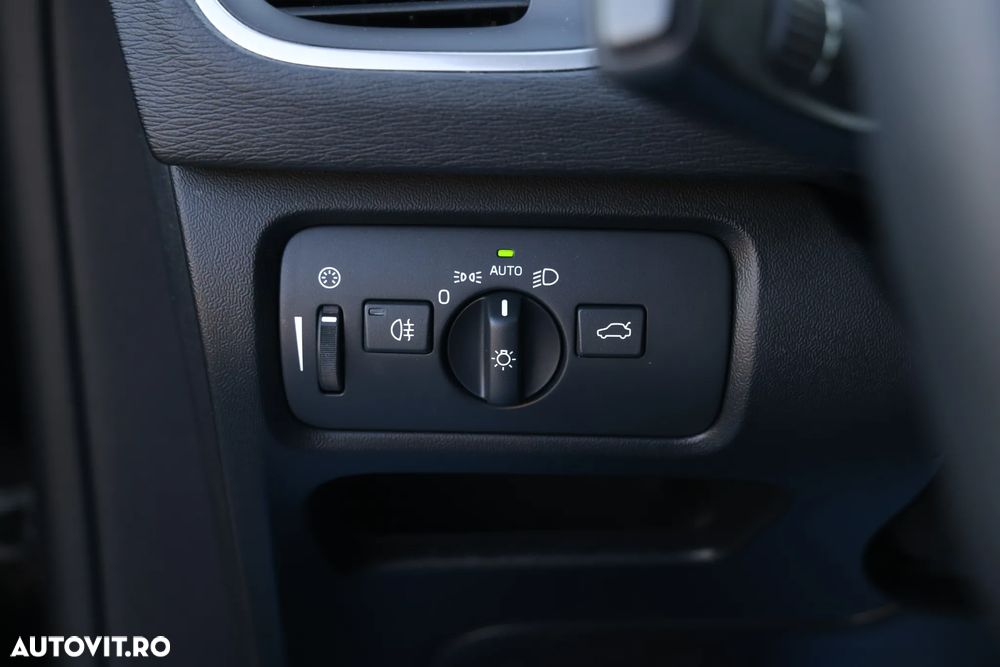 Volvo V40 D3 Geartronic Momentum - 25