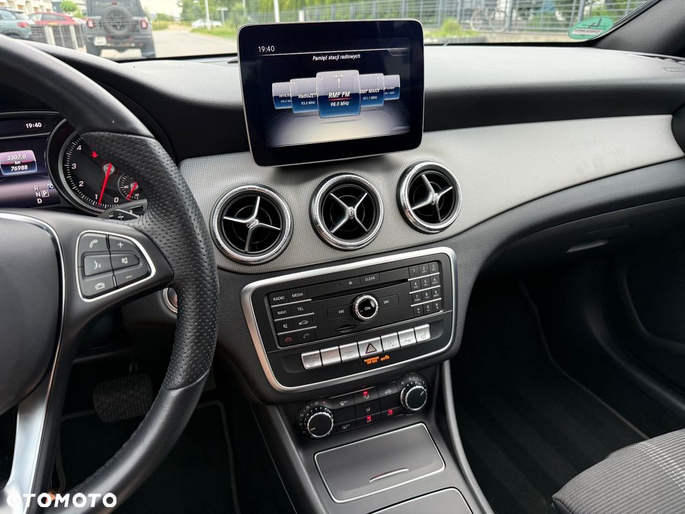 Mercedes-Benz CLA 180 7G-DCT Peak Edition - 27