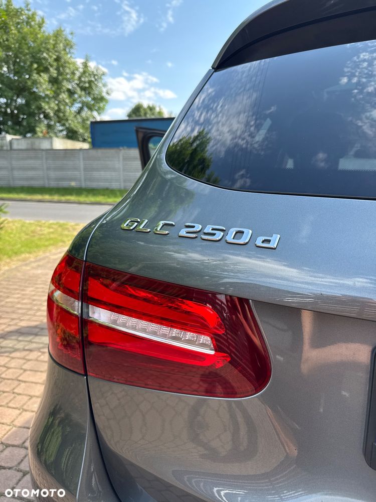 Mercedes-Benz GLC 250 d 4Matic 9G-TRONIC AMG Line - 20