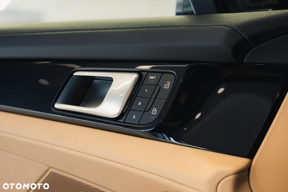 Porsche Panamera 4 E-Hybrid Platinum Edition - 28