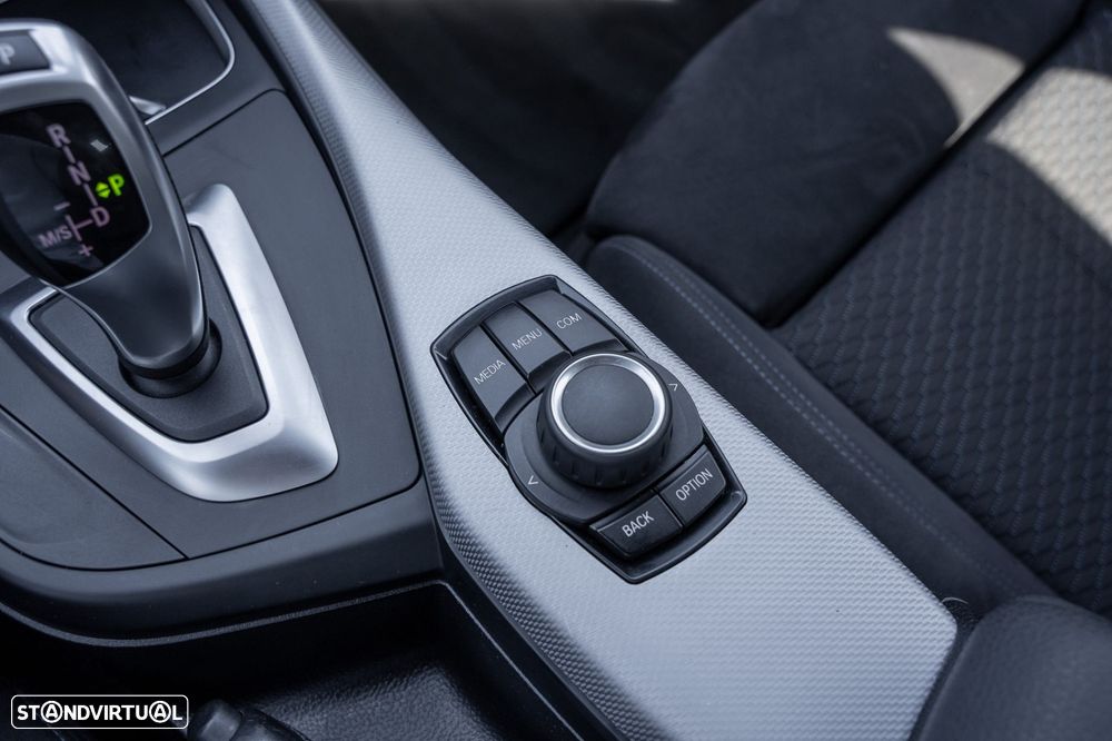 BMW 116 d Pack M Auto - 29