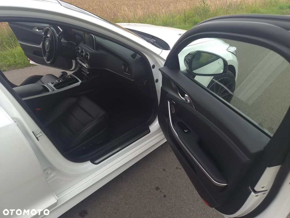 Kia Stinger 3.3 T-GDI AWD GT - 23