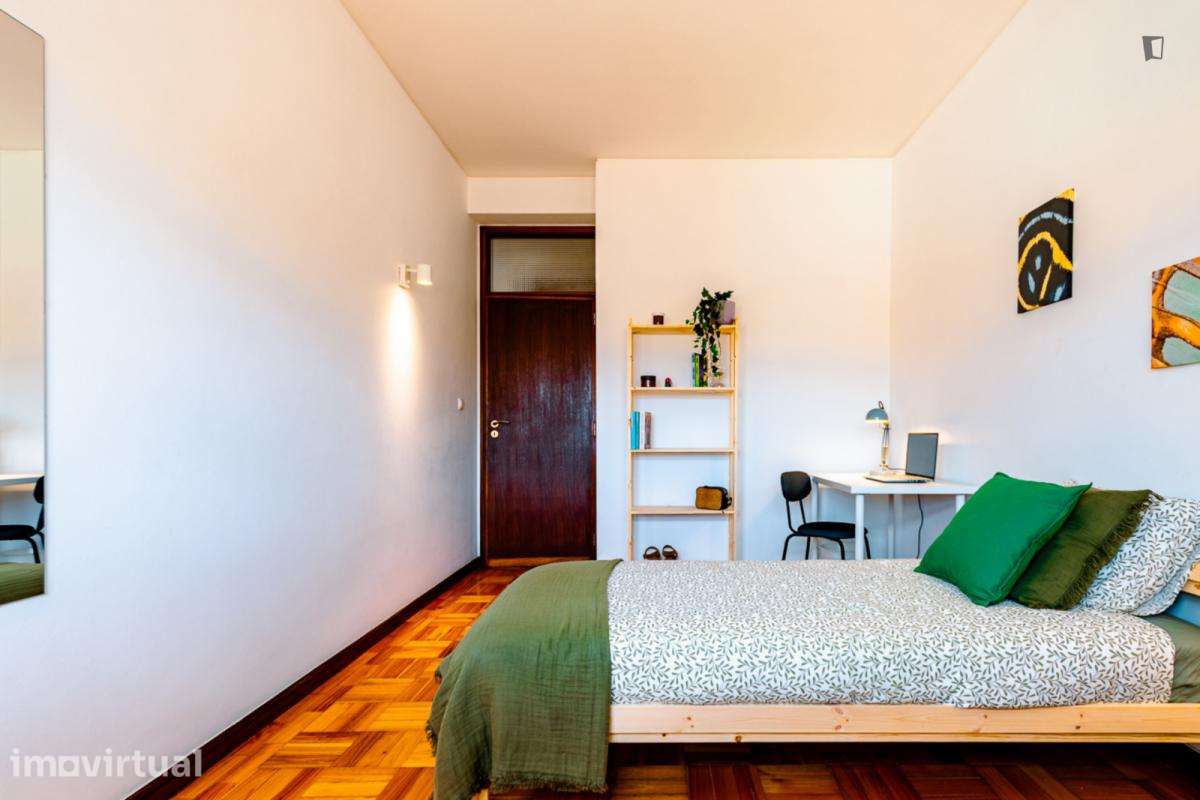 Quarto - localizado em Ramalde Porto - Grande imagem: 3/14