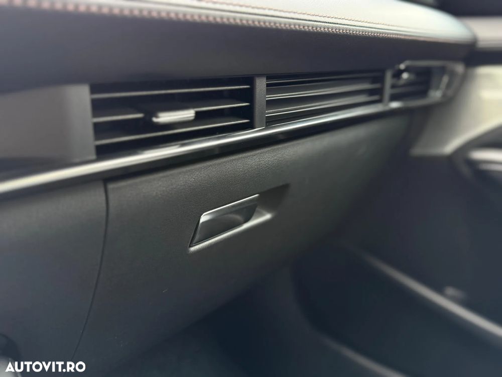 Mazda 3 e-SKYACTIV-G 140 M HYBRID Aut. EXCLUSIVE-LINE - 28