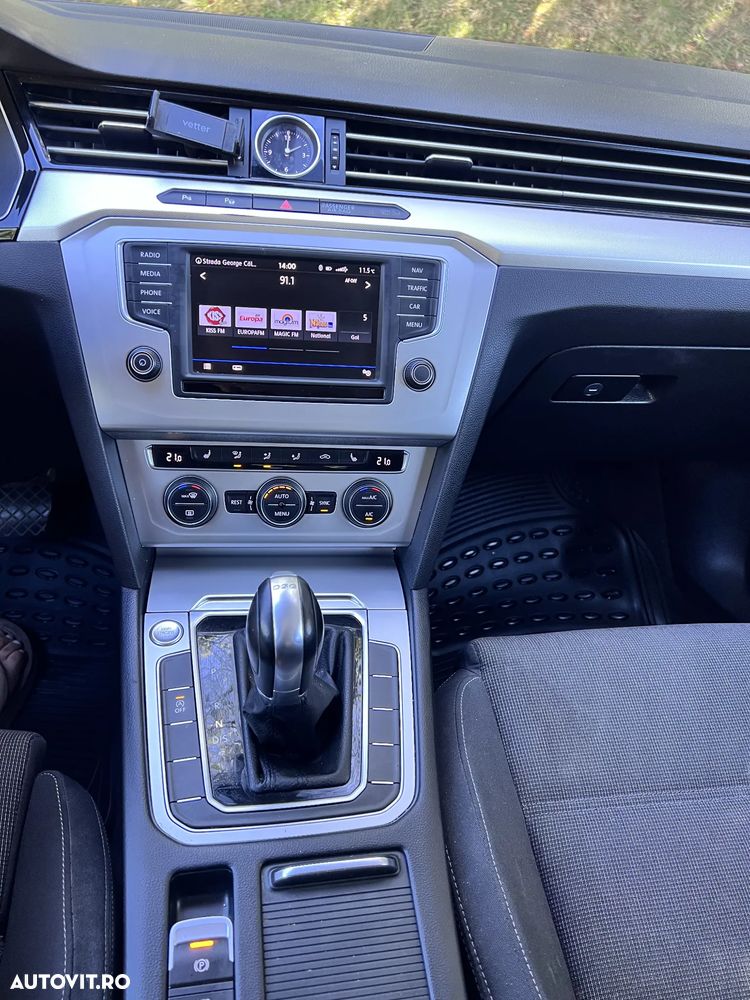 Volkswagen Passat 2.0 TDI DSG Comfortline - 10