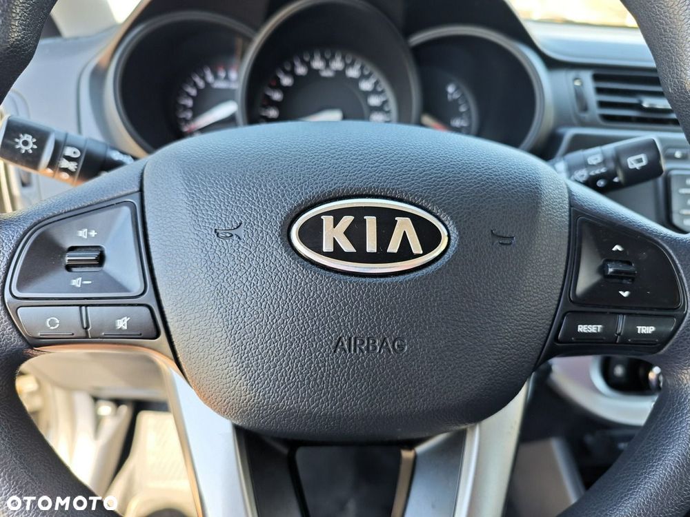 Kia Rio - 12
