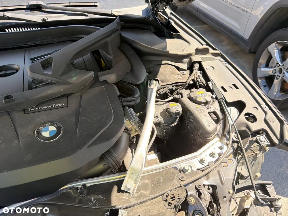 BMW Seria 8 - 32