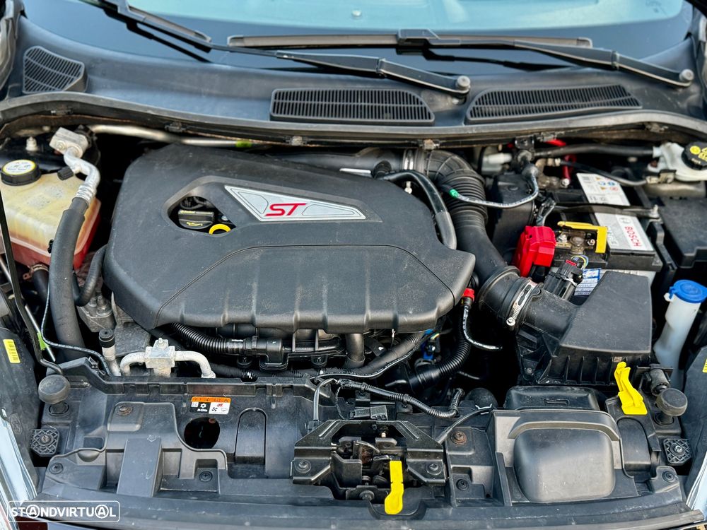 Ford Fiesta 1.6 EcoBoost c/ Pack Pele Desportiva ST — fotografia 28