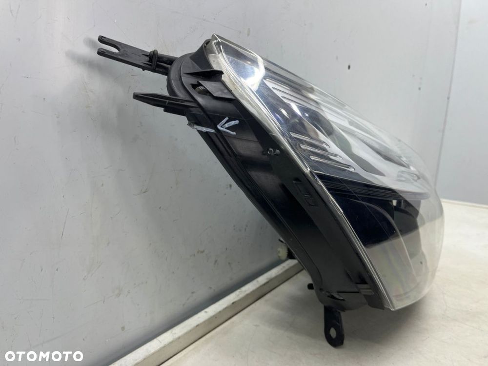 Lampa reflektor Renault Clio 4 IV LIFT 16-20r. PRAWA przednia Europa czarna ramka zwykła 260609493r - 2