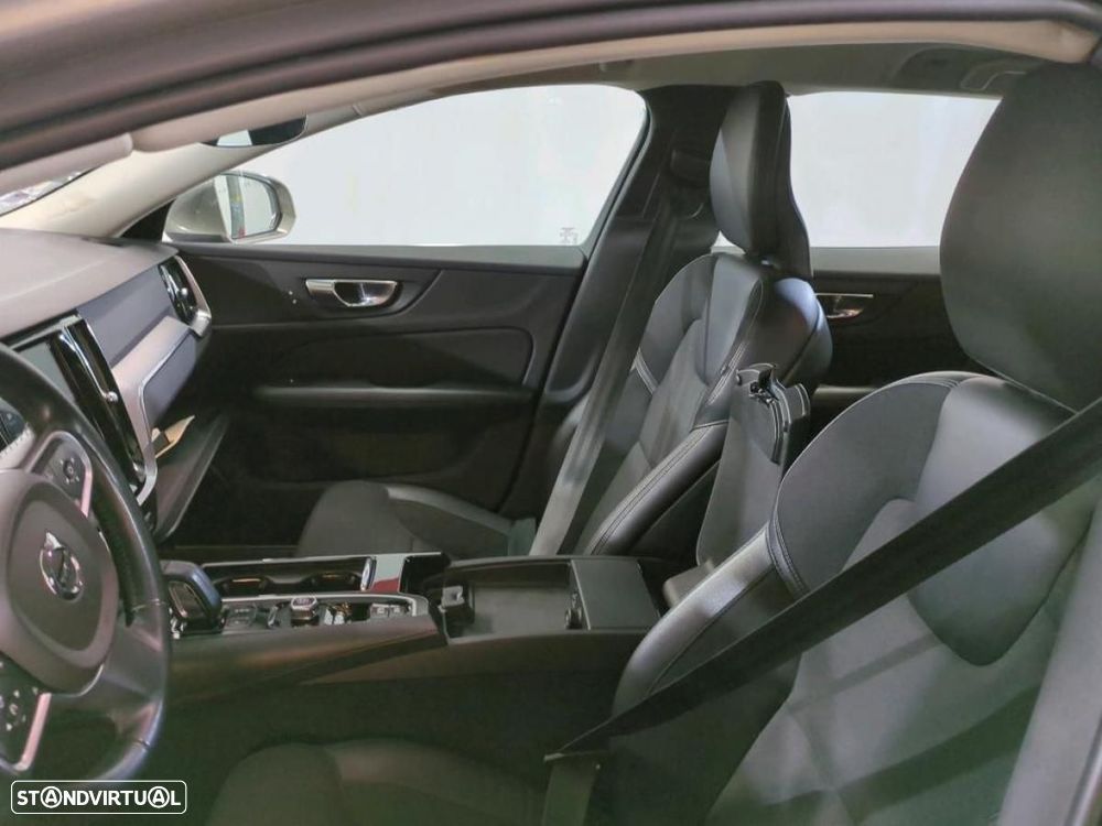 Volvo V60 2.0 T8 AWD TE Momentum Plus - 6