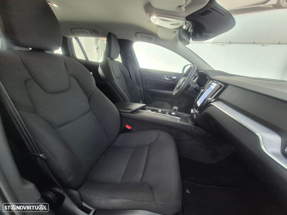 Volvo V60 2.0 B4 Momentum Geartronic - 22