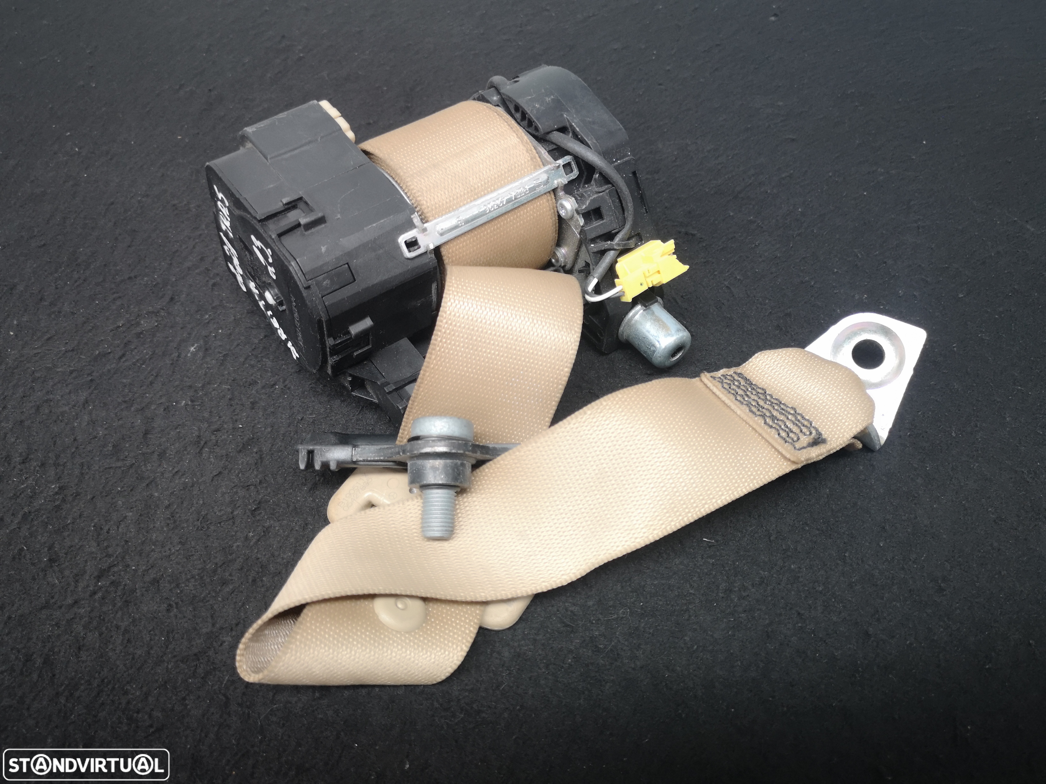 Cinto de Segurança traseira  direita Mercedes w221 class S 2006+ - 3