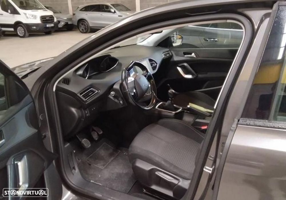 Peugeot 308 SW - 5