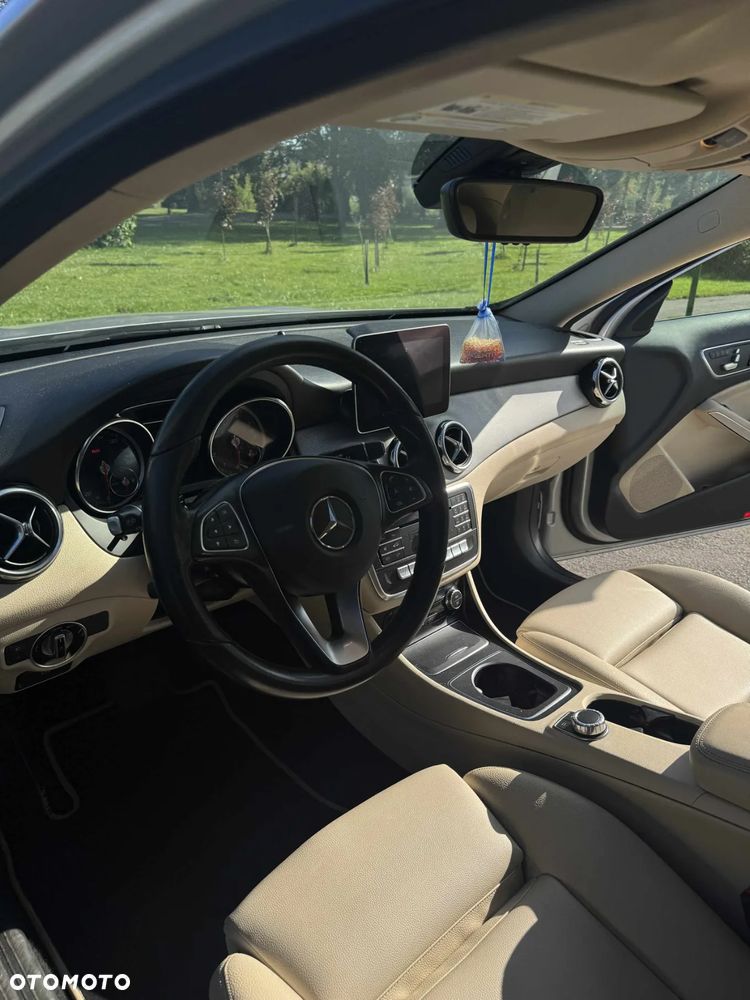 Mercedes-Benz GLA 250 7G-DCT - 14