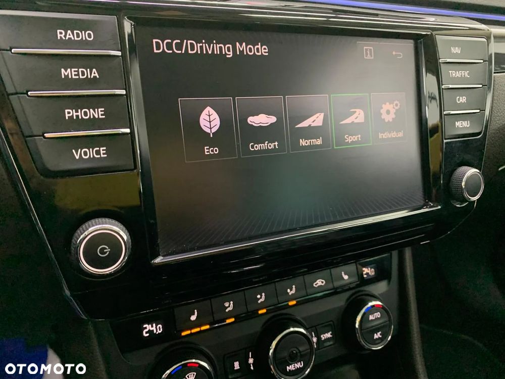 Skoda Superb 2.0 TDI L&K DSG - 37