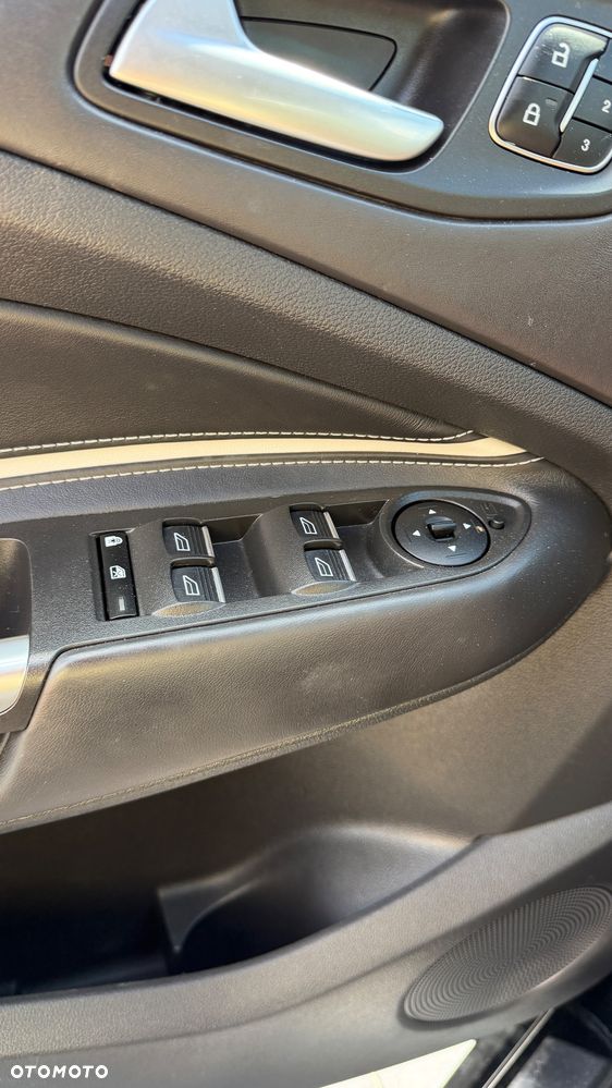 Ford Kuga 2.0 TDCi 4x4 Vignale - 25