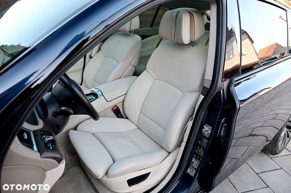 BMW Seria 5 530d xDrive - 7