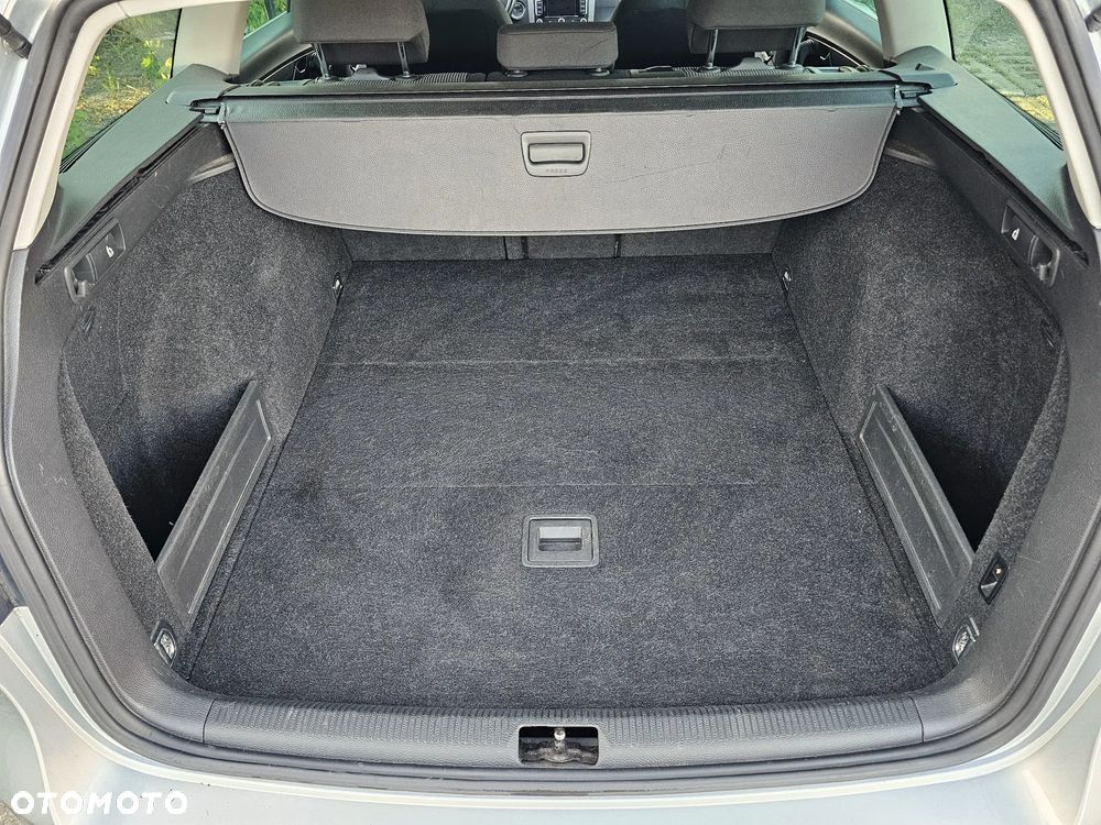 Volkswagen Passat - 36