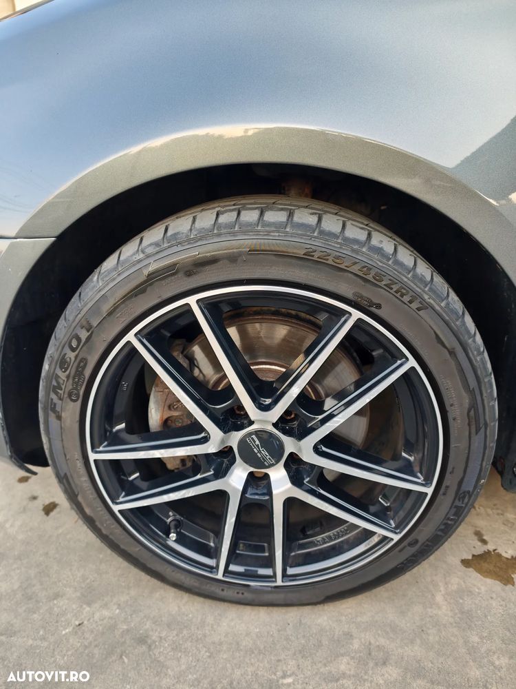 Volkswagen Golf - 6